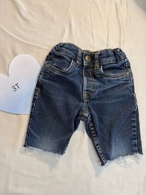 OshKosh B'gosh - denim pull on gender neutral  shorts. Size 3T